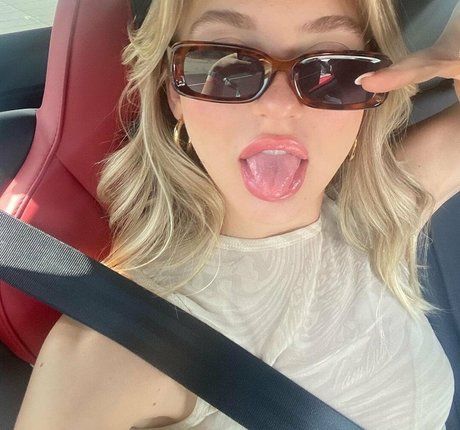 Brynn Rumfallo top nackt foto