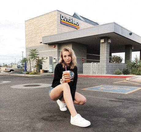 Brynn Rumfallo heiße nette galerie