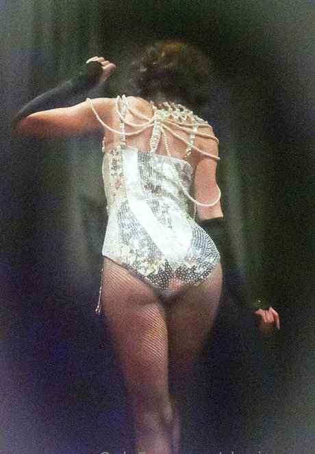 she is sam erwachsene nacktheit bilder