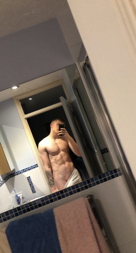 Mysterious Aries porno nackten bild