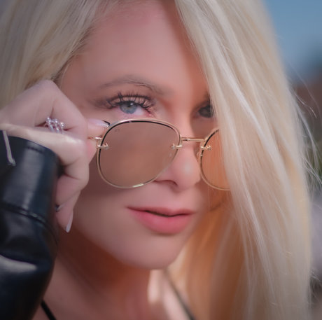 Cynthia Dawn sexy top galerien