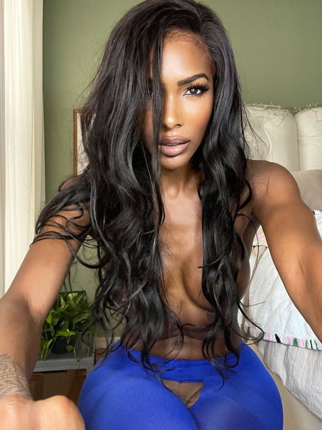 Natassia Dreams hübsche porno bild