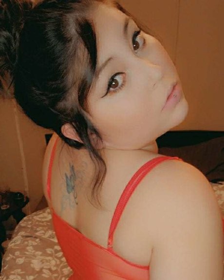 CrypticCurves420 pornostar nackten foto