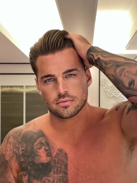 Carl Woods porno nette fotos