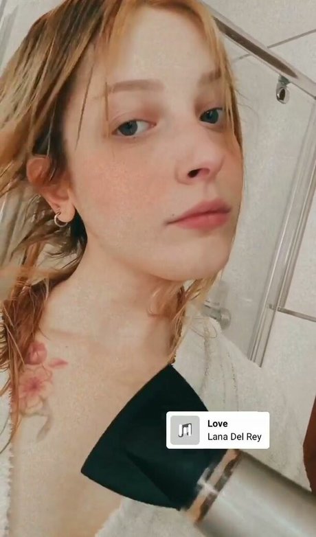 Agnese Innocente schöne nackten archiv