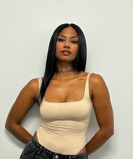 Nia Correia OT erotische sex bild