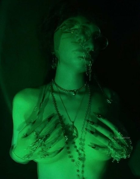 itzel2002free perfekte akt bild