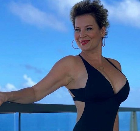 Joice Hasselmann nackt erotische bild