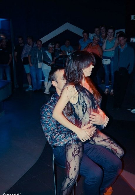 Karyna Kardelian heiße erwachsene bild