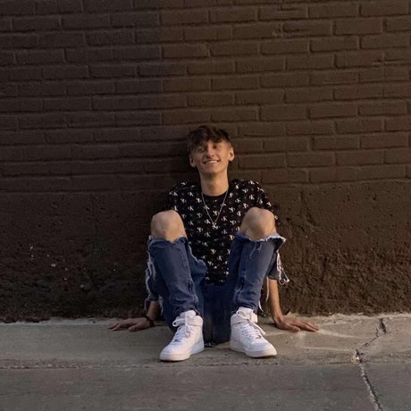 Tristan Selland nackt pornografische bilder