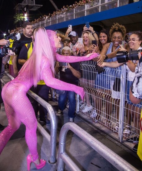 blonde milf onlyfans sex bilder