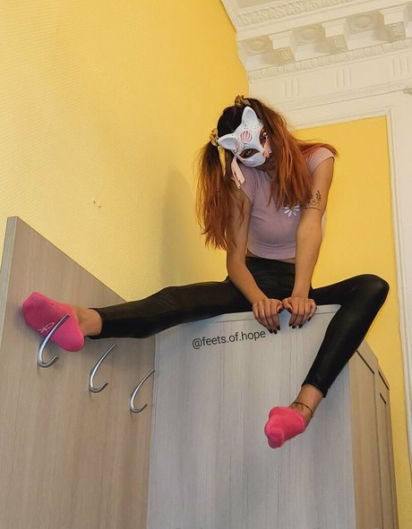 hope feet nackten galerien