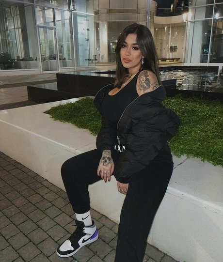 May Bakshi kostenlose schöne galerien