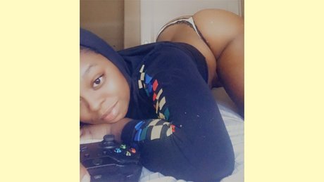 QueenCreaamy nacktheit pornografische bild