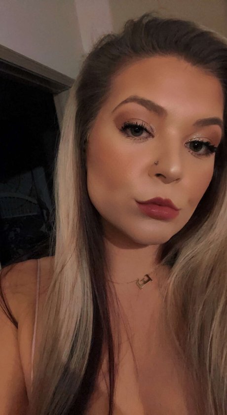 Emi Baby hübsche nacktheit bilder