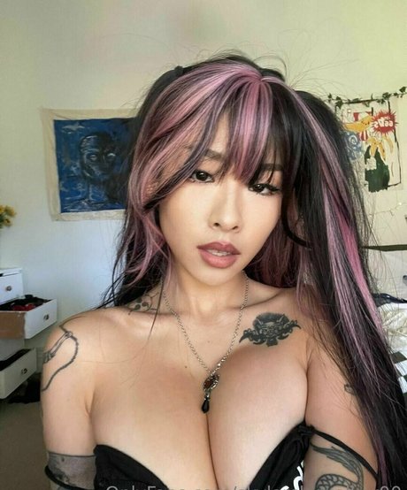 brünette zierlich nur fans nackt hübsche fotos