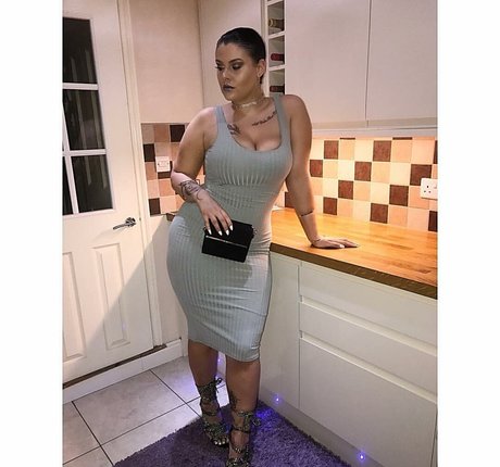 Aniela erotische akt galerien