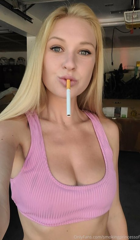 smokingprincessof nackten bild