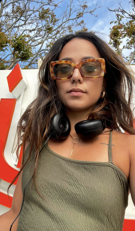 Mariane Sakay sexy erwachsene foto