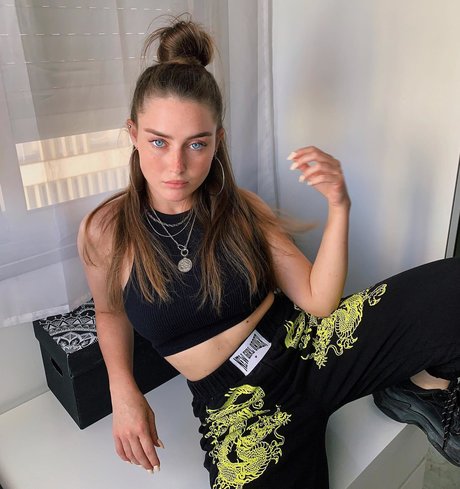 Effy Palarya kunst nackt archiv