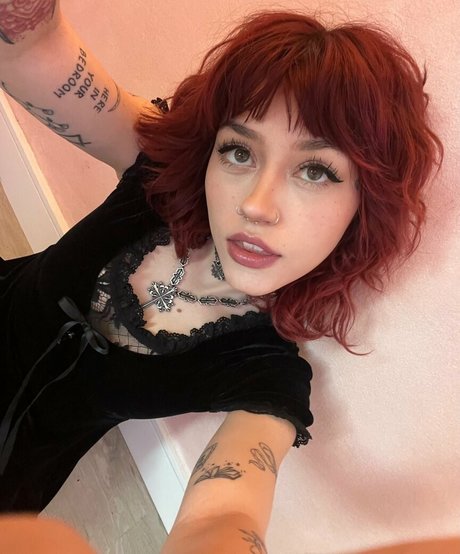 Kailee Morgue erwachsene kostenlose bild