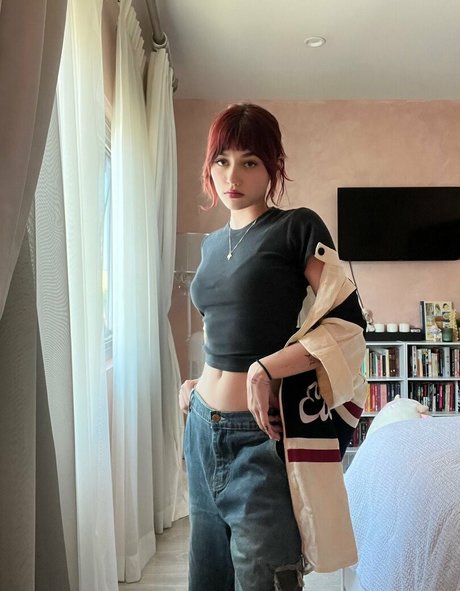 Kailee Morgue sexy perfekte galerie