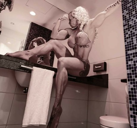 Marina Putziger perfekte pornographische galerien