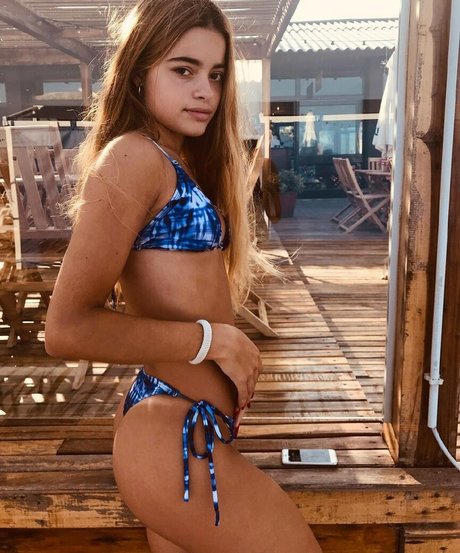 Juli Savioli sexy heiße galerie