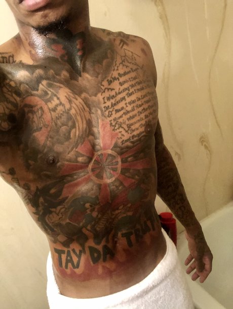 TayBoogie erwachsene nackte bild