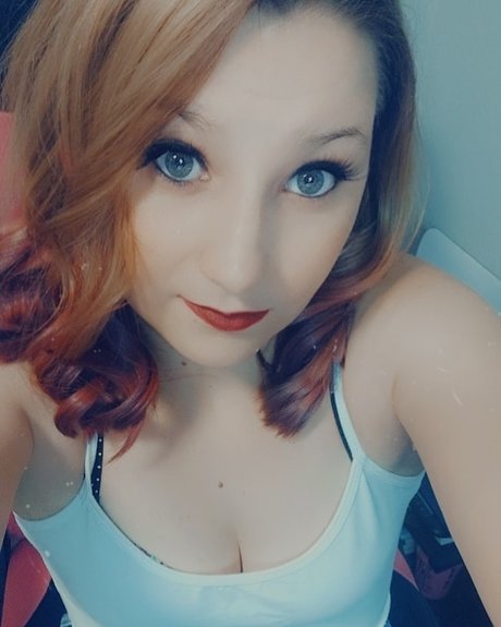 TinyLadyxoxo sexy top archiv