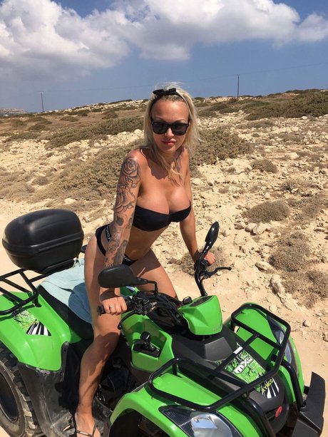 vollbusige brünette onlyfans exklusive beste foto