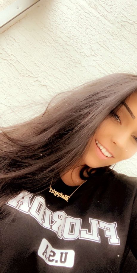 Tapanga Kelly model nackt bild