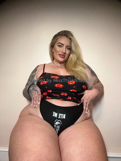 Miss Thick N Tatted model erwachsene bild
