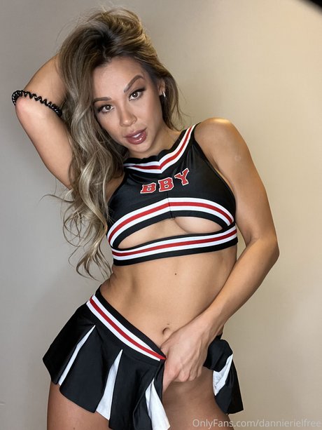 Dannie Riel model nacktheit foto