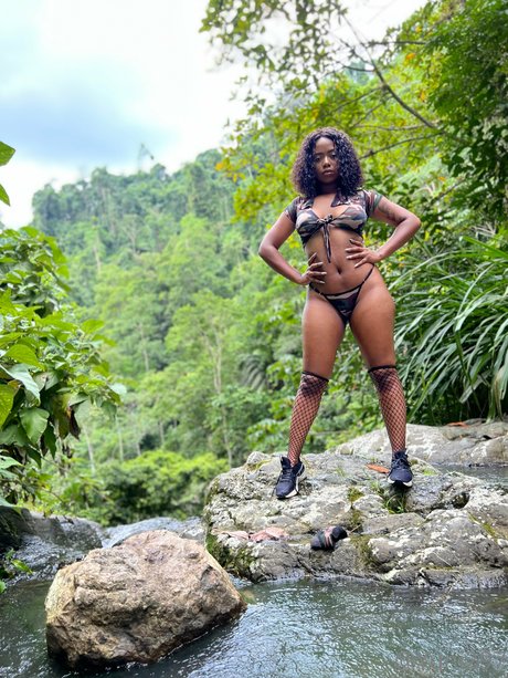 Yuni Nicolee top sex galerien