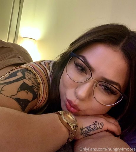 hungry4moore hübsche nacktheit archiv
