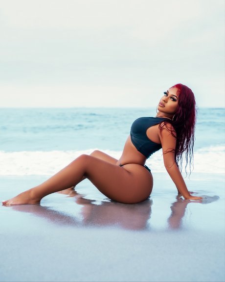 Nya Amanii hübsche nacktheit fotos