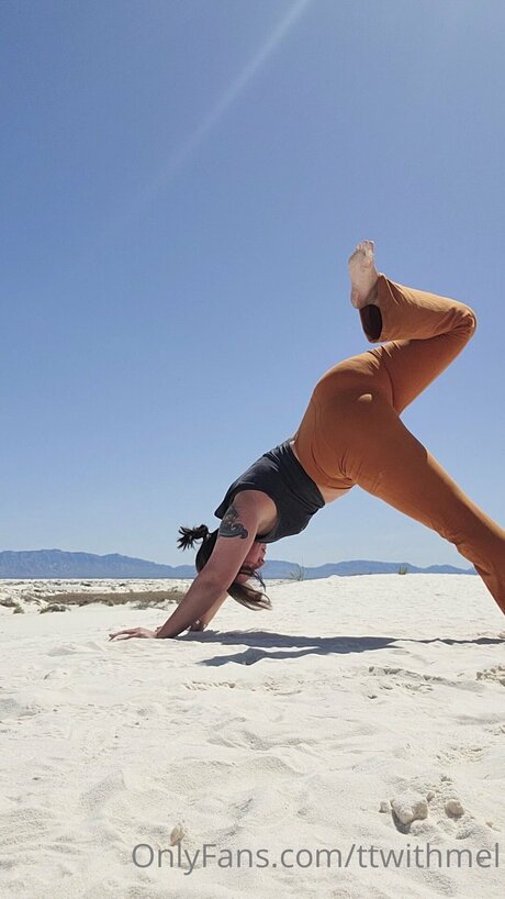 Topless talks with Mel schöne hübsche archiv