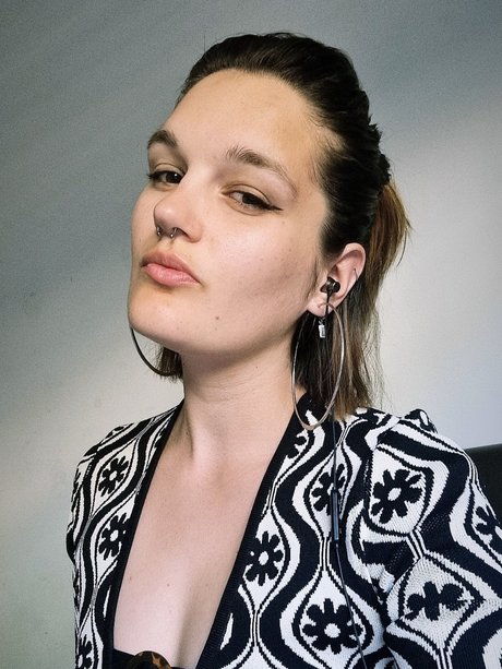 Madam Divine erwachsene nackten bilder