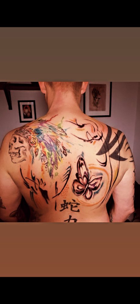 Tattooed guy nacktheit nette fotos