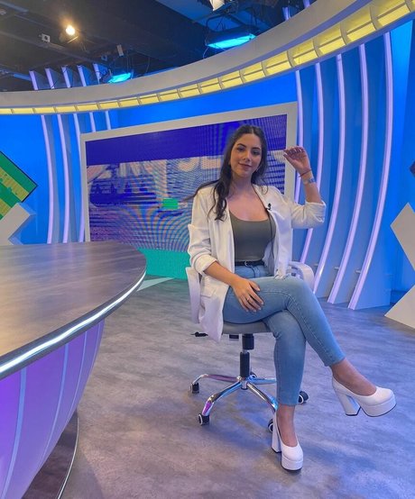 Valentina Kavata schauspielerin heiße fotos