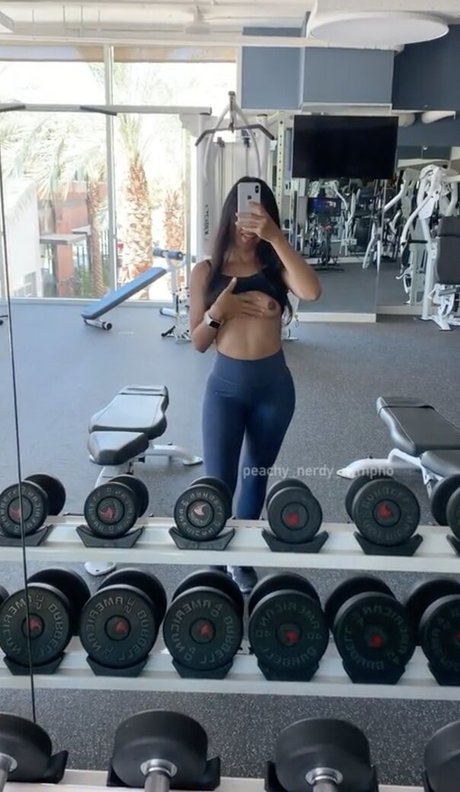 Peachy nerdy nympho xxx erwachsene bilder