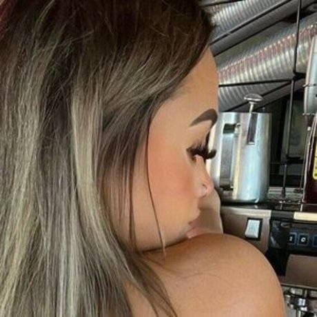 bombshellcel model hübsche foto