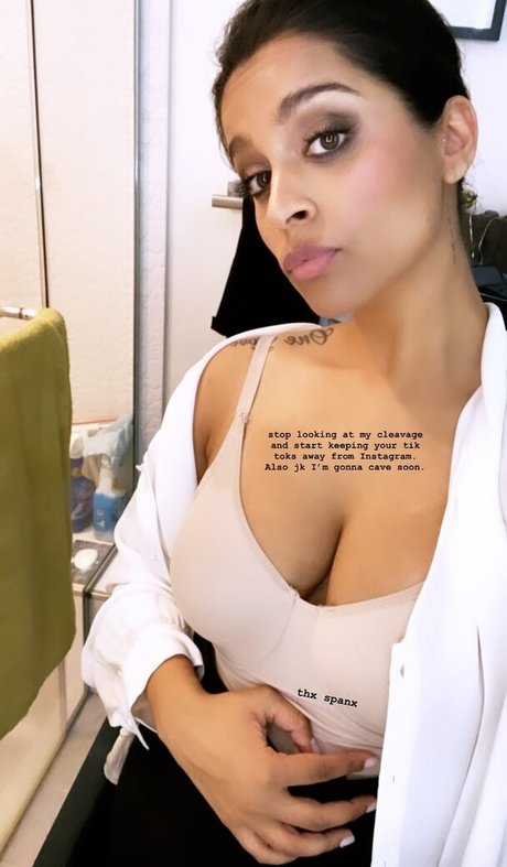 Lilly Singh sexy freie galerien
