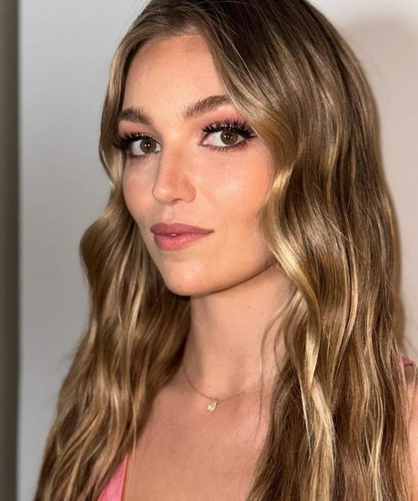 Lili Simmons model sex fotos