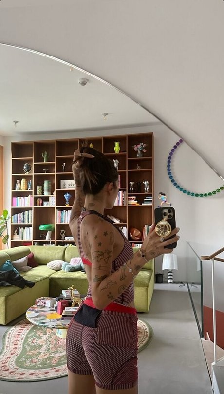 DJ Peggy Gou erwachsene heiße fotos