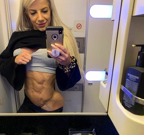 Asha Coulthard perfekte porno galerien