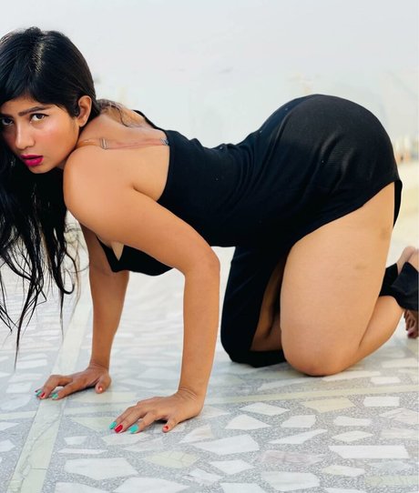Neha Singh kunst nacktheit galerien