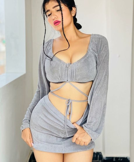 Neha Singh erotische exklusive bild