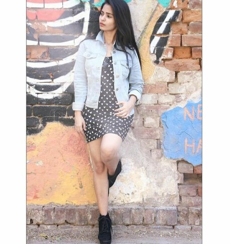Anjali Gupta heiße schöne galerie